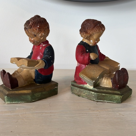 Vintage 1950s nursery Chippy chalkware boy and girl reading book ends - Picture 2 of 7